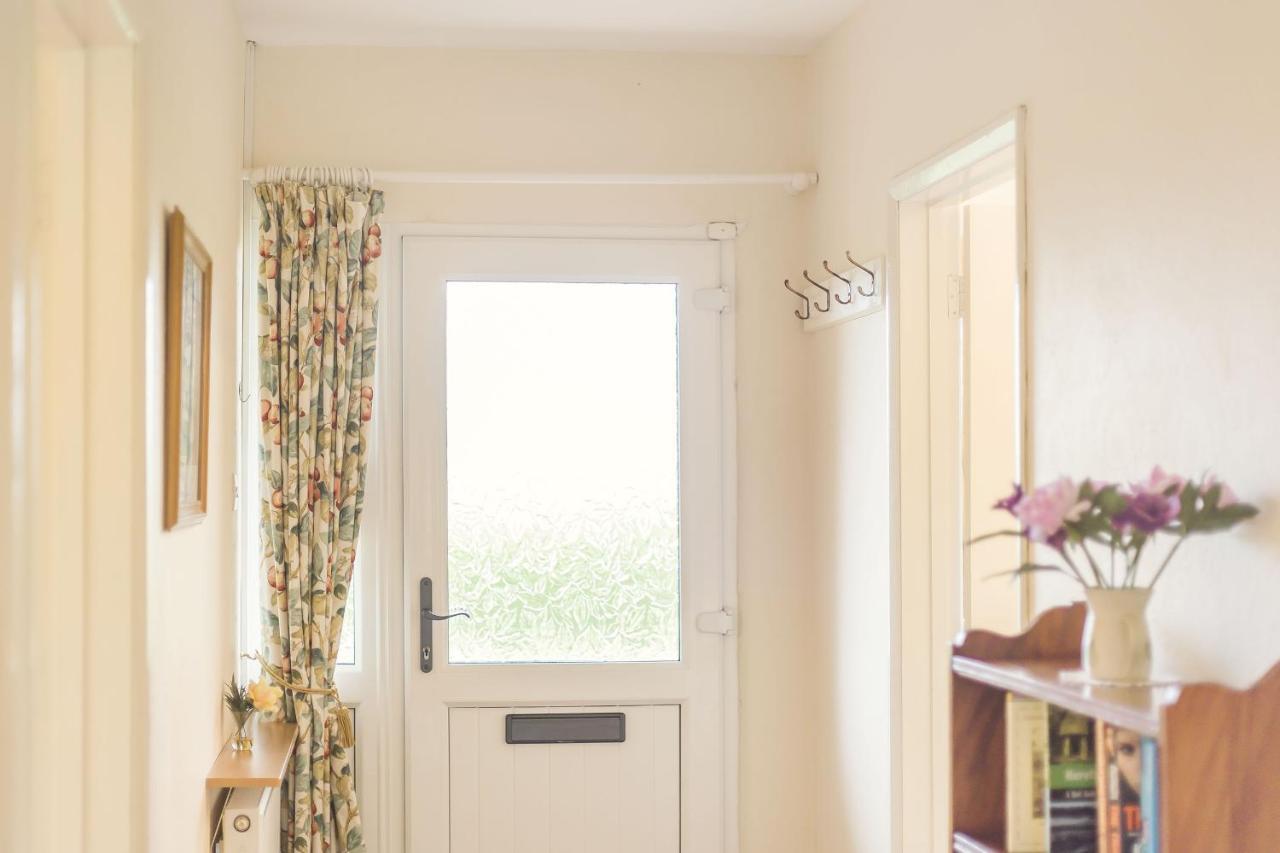 Meadow Lea Villa ลีโอมินสเตอร์ ภายนอก รูปภาพ