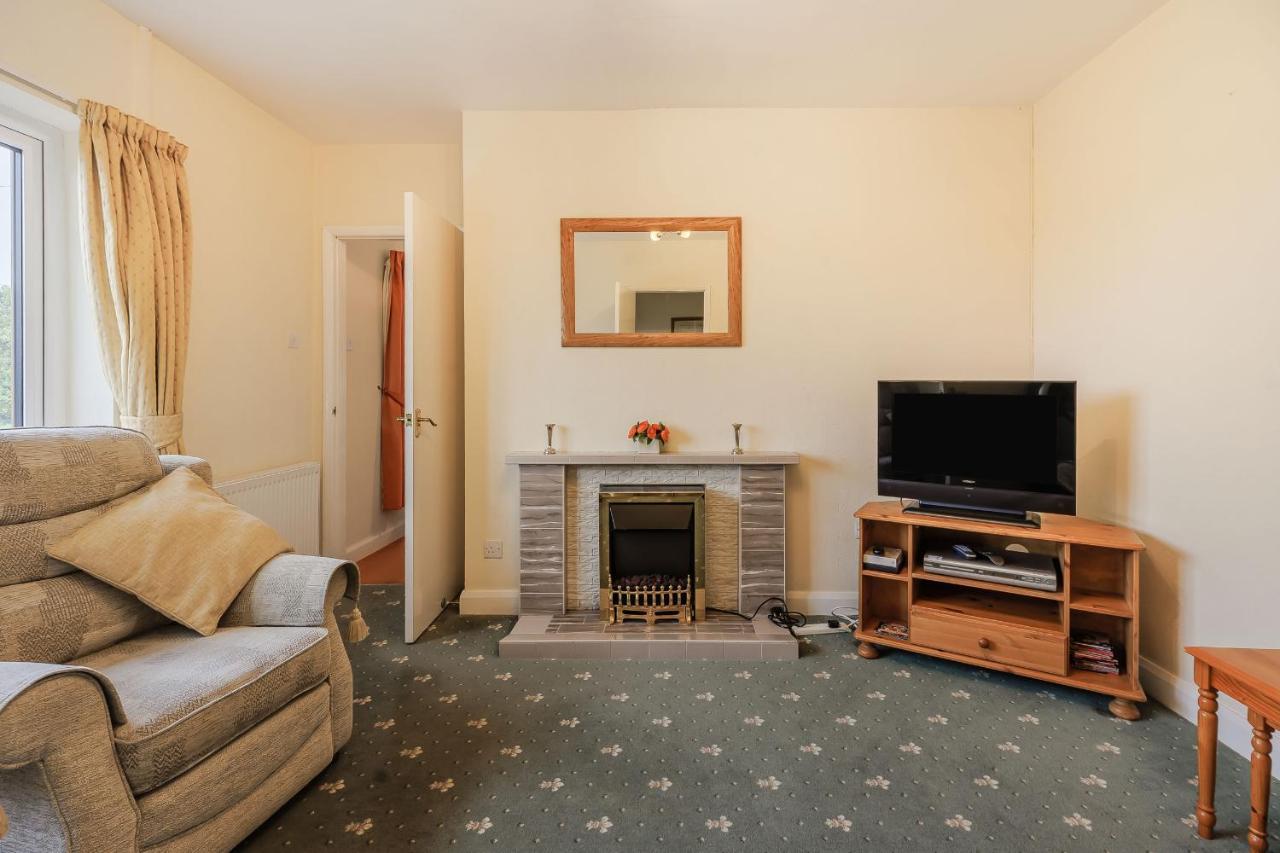 Meadow Lea Villa ลีโอมินสเตอร์ ภายนอก รูปภาพ