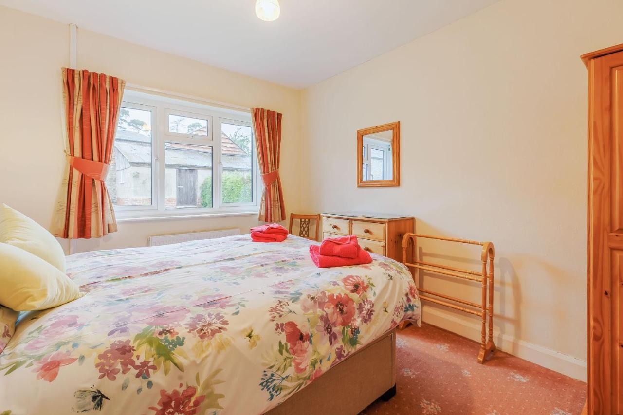 Meadow Lea Villa ลีโอมินสเตอร์ ภายนอก รูปภาพ